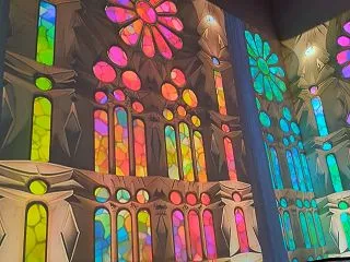 大阪⑥ガウディ展・プロジェクションマッピ…