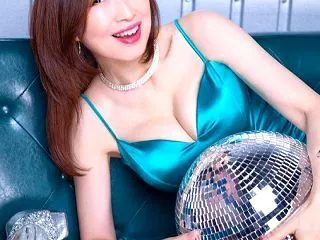 【芸能】森口博子（58）胸の谷間を強調し…