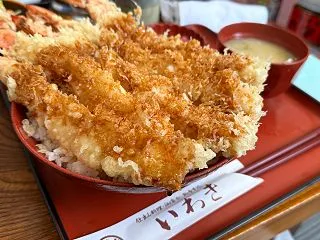 赤字丼の店「いわき」（長沼町）｜丼からは…