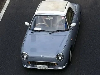 甲州街道のニッサン フィガロ
