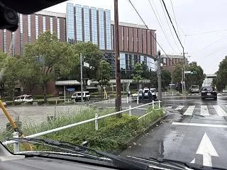 雨の朝 謎の通行止め多摩センター