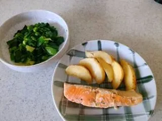 昼食 紅鮭とじゃがいも
