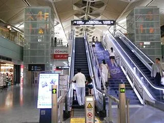 【久しぶりにラウンジで一休憩】3号と2人…