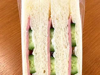 パン屋さんへの寄り道と、最近のお買い物