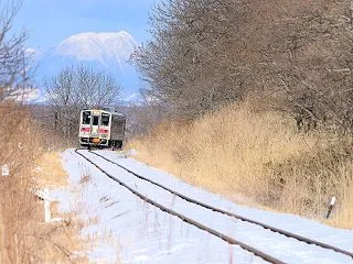 「煙の無い記憶」１８５ 朝日を浴びてキハ…