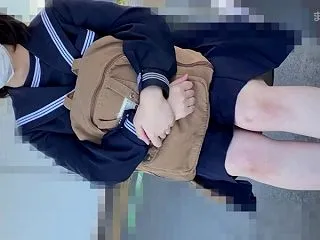 《爆乳》【電車痴かん】メガネ真面目JK …