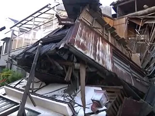 地震で倒壊したわけではないです