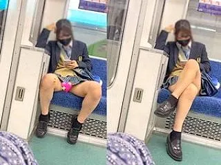 【電車対面パンチラ盗撮】ポニーテールJK…