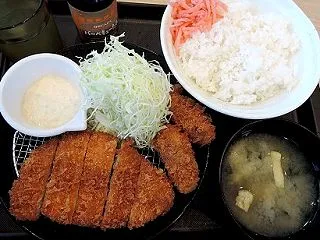 とんかつ松のや山形深町店のロースかつ＆カ…