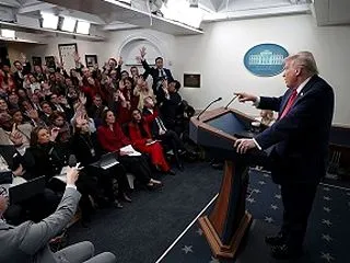 アメリカ トランプ政権の一貫したメディア…