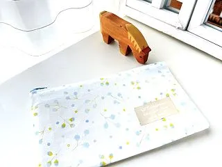 ツボミの大きめぺたんこポーチ