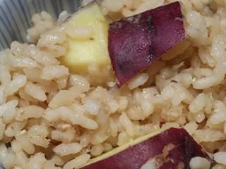 まるごとさつまいも入り味噌炊き込みごはん