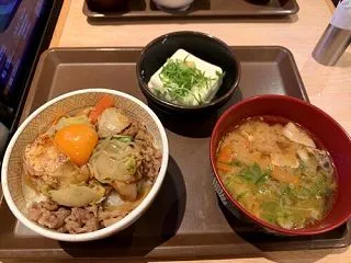 すき家 月見すきやき牛丼
