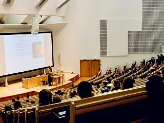 毎年、ある論文審査会の委員を頼まれるんで…