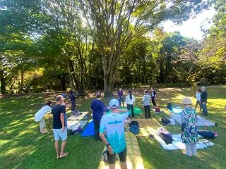 幸せは歩いてこない 足下からやってくるん…