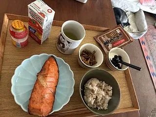 スポーツの日のコロッケそばと秋刀魚焼