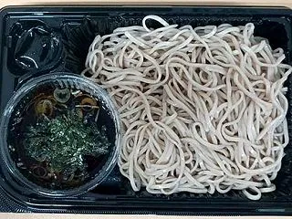 ミニストップ「ざるそば」蕎麦とつゆの美味…
