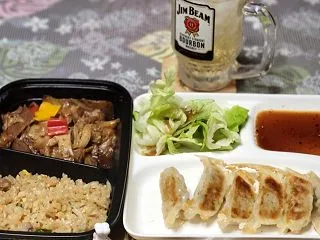 冷凍炒飯と回鍋肉のセットでハイボールGO…