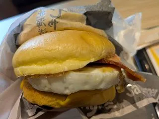 新しく出たマクドナルドの月見バーガー「北…
