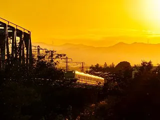 ギラリJR五日市線～多摩川鉄橋にて