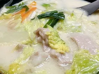 野菜たっぷり 牛もつのコムタンスープ