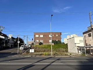 住吉神社近くの国道5号線沿いの空き地が旅…