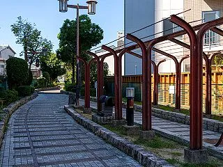 かつての鉄路をたどる「プロムナード平野」