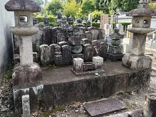 京都府京都市 廬山寺/中院家墓所