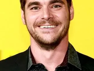 【悲報】ブレイキング・バッドの息子役が