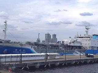 新港ふ頭に輝光丸・トリトン・いつくしまが…