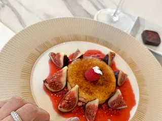 麗しいスイーツのおともは、お気に入りのリ…
