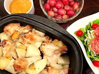 手羽元とじゃがいものダッチオーブン焼き