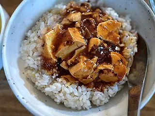 麻婆丼と湯気の恋しさ