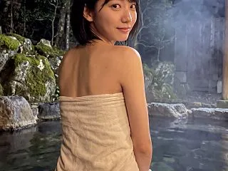 湯煙が包む静寂の露天風呂｜AI美女の透明…