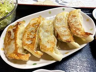ムッチリ大きな餃子とふりかけがあれば何も…
