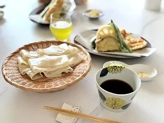 極太の鬼ひもかわうどんのお昼ごはんと、楽…