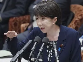 高市総理「化粧や朝食の支度など男性より3…