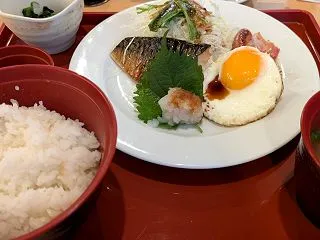 連休はずれて休み・・。