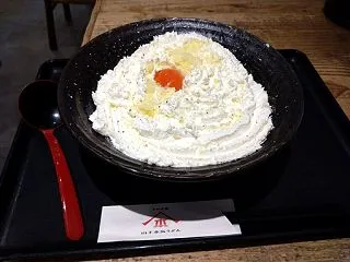 山下本気うどん 渋谷センター街 の 白い…