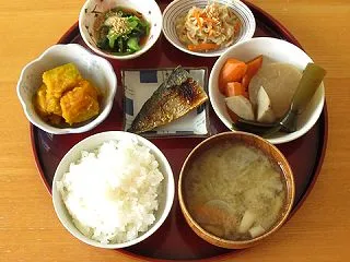 塩鯖、煮物、南瓜のたいたん、切干大根、小…