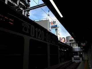 天王寺駅前電停から南を見上げる