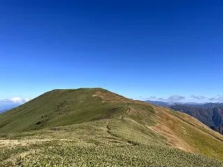 【巻機山登山】紅葉と草もみじに彩られた稜…