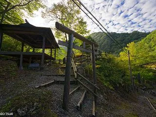 鳥居の先へ （白骨温泉/長野県 松本市）