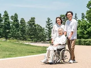 【2026年最新】介護業界の市場規模と動…