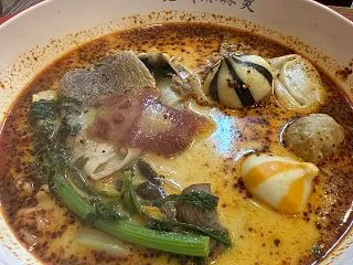 話題の麻辣湯のお店で具材を自分で選ぶ！
