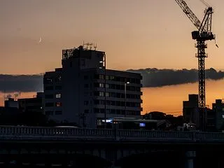 賀茂大橋と三日月
