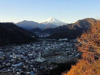 大月駅から岩殿山へ富士山を見に行く