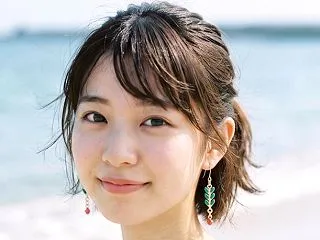 耳元に小さな春をスワロフスキーとリーフチ…