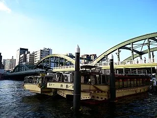 厩橋と屋形船