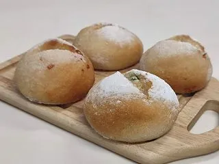 練り胡麻米粉パン ～ 枝豆とチーズの丸パ…